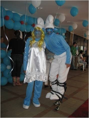 pitufina y pitufo zanquero