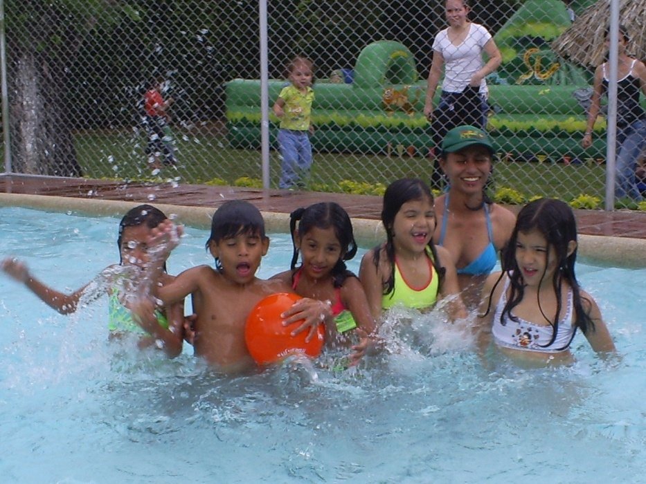 Acuafiestas en Cali con juegos acuáticos para niños